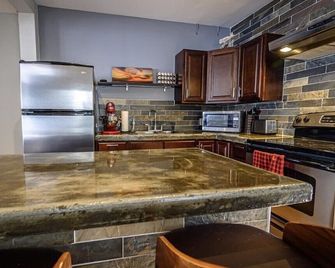 Downtown Getaway - 3 Bedrooms, 2.5 Baths - St. John's - Kitchen