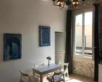 Lovely Old Town Flat - Les Remparts - Antibes - Dining room