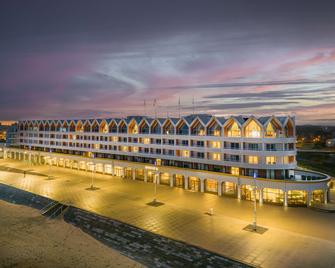 راديسون بلو جراند هوتل آند سبا، مالو ليس بين - دونكيرك - مبنى