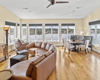 Waterfront Views & Boat Slip, Blackwell Point #A - Oriental - Living room