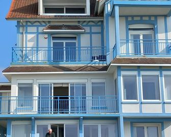 In Le Touquet, sea view, large apartment on 2nd floor, 'Mar Vivo' villa - Le Touquet - Building