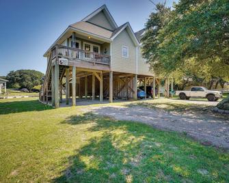 Near Ocean Buxton Townhome with Patio! - Buxton - Building