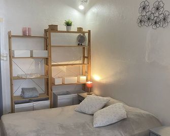 Studio Cosy Couple à la Montagne - Mont-Dauphin - Chambre