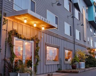 Stay Close to Long Beach Peninsula! 2 Relaxing Units, Pet-friendy, Indoor Pool! - Long Beach - Budova