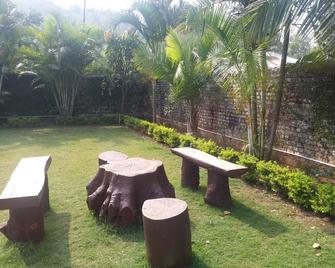 Nature View Resort Situated On The Edge Of Jim Corbett Forest. - Kota Bāgh - Patio