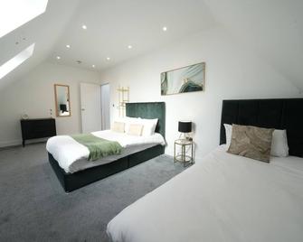 Heathrow Charge And Go-Free Parking-Elec - Stanwell - Bedroom