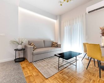 Phaedrus Living: Luxury Flat Panormou - אתונה - סלון
