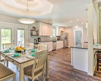about 3 Mi to Dtwn McKinney Suburban Texas Retreat - McKinney - Dining room