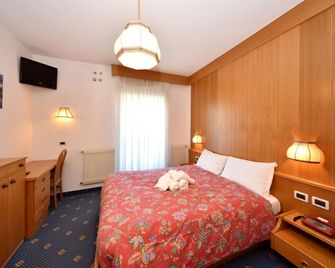 Al Piccolo Hotel - ויגו די פאסה - חדר שינה