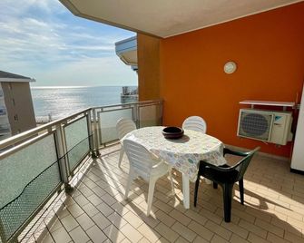 Lovely flat with sea view - Caorle - Balkon