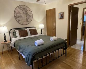 Pocono Pines Chalet - Dingmans Ferry - Bedroom