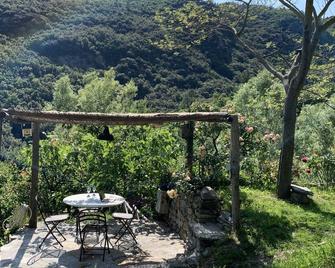 Antica Casa Del Canto Iara - Private Parking - Calice Ligure - Patio