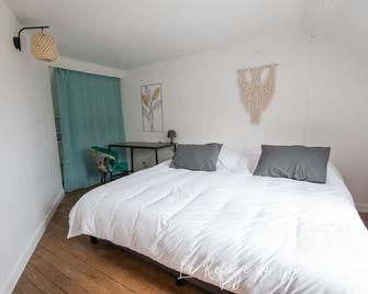 Le Refuge du Bois d'Amour - Mesnils-sur-Iton - Bedroom