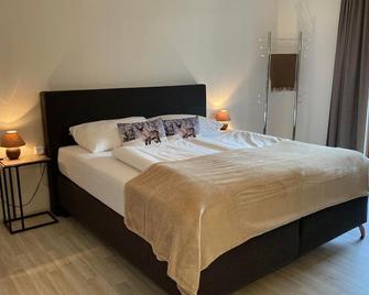 Haus Standlgut Rauris -- incl Sommercard - Rauris - Bedroom