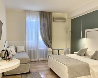 Hotel Posta - Palermo - Bedroom