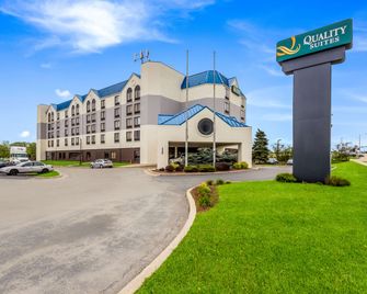 Quality Suites Milwaukee Airport - מילווקי - בניין