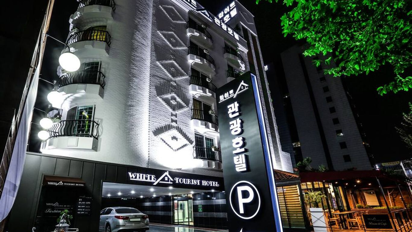 White Tourist Hotel