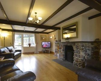 Lower Wadden Farmhouse and Annexe - Colyton - Living room