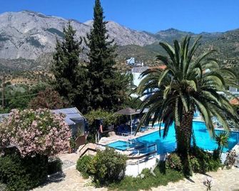 Hotel Sofia - Marathokampos