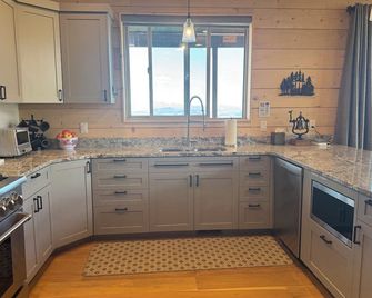 5-bedroom cabin on a ridge with the most extraordinary views in Sanpete County - Mount Pleasant - Kitchen