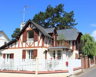 House 200m beach between board and Hippodrome Deauville, very well located - Deauville - Gebäude