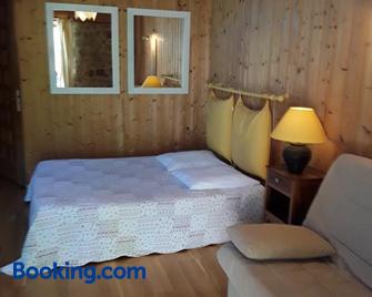 L'auberge Chez Léon - Le Chambon-sur-Lignon - Bedroom