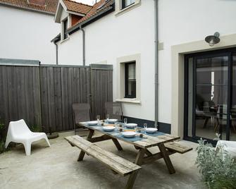 MV 2 - Coastal colors - House by the beach - Audresselles - Patio