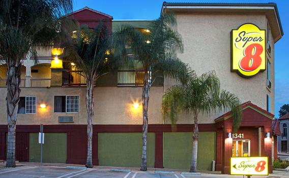 Super 8 By Wyndham Los Angeles Downtown 87 1 8 5 Los