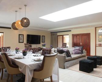 The Finches Nest - Hammanskraal - Comedor