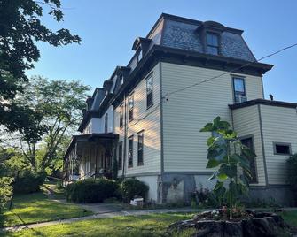 Historic Downtown Seneca Falls Apartment - Seneca Falls - Edifício