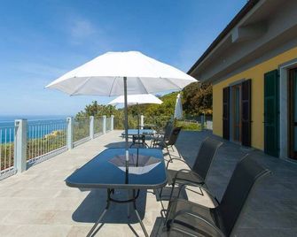 هوتل ديو جيميلي - ريوماغيور - شرفة