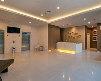 Whiz Prime Hotel Hasanuddin Makassar - Makassar - Receptionist