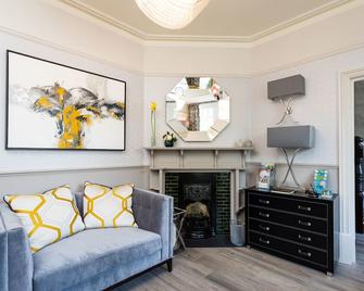 The Lawn Guest House Gatwick - Horley - Oturma odası