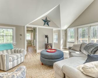 Modern farmhouse with deck, firepit, & balcony - Northport - Living room