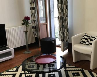 apartment with city center stamp - Chambéry - Living room