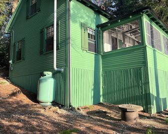 Lovell Lake Rustic Camp w/200' Private Waterfront - Wakefield - Building