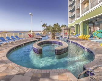 Myrtle Beach, Sc: 3 Bedroom Deluxe Ocean Front Room: Lazy River, Beach & More! - North Myrtle Beach - Pool