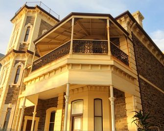 Seafield Tower Glenelg Apartment No 6 - Glenelg - Building