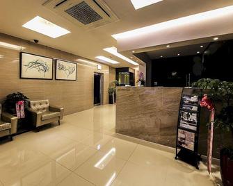 Yeoksam Hotel Lin - Seoul - Front desk