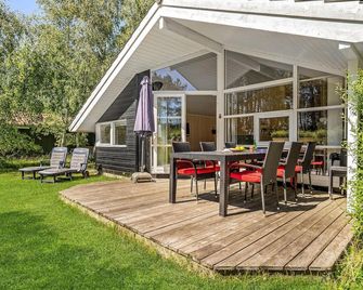Amazing Home in Roedby With Sauna - Rødby - Innenhof