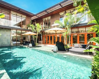 Elegant 6br Villa, Canggu, 400m To Finns Beach - Denpasar - Pool