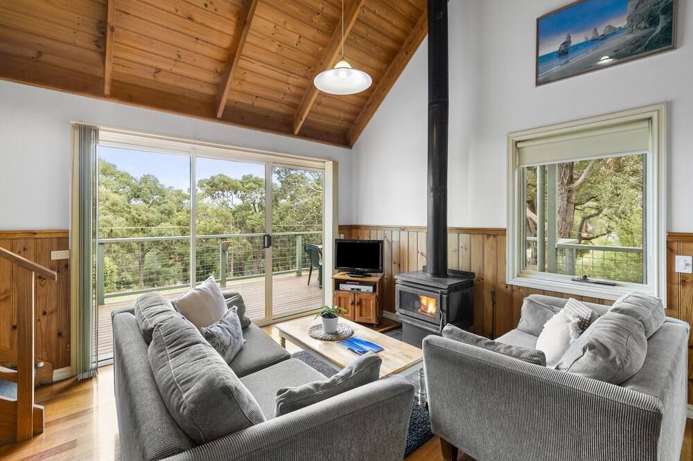Lorne Bush House Cottages & Eco Retreats - Lorne - Living room