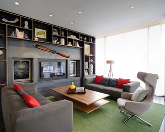 citizenM Paris Charles de Gaulle - טרמבלה אן-פראנס - טרקלין