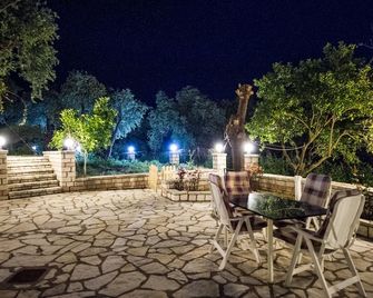 Kanali Village Parga - פארגה - פטיו