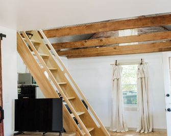 Tiny House - Olney - Escaleras