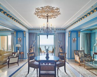 فندق فورسيزونز الإسكندرية بسان ستيفانو - الإسكندرية - غرفة نوم