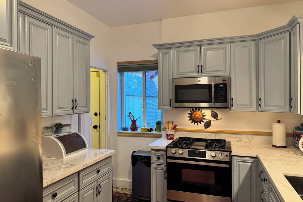 Historic city center craftsman: remodeled bathroom, patio, garden, full kitchen - سان دييغو - مطبخ