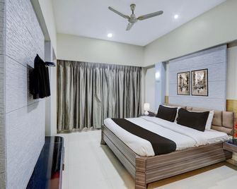 Super Townhouse Kakinada Nagamalli Thota Junction - Kakinada - Slaapkamer