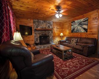 Mountaineer Cabin 3 - Hot Tub & Fireplace close to New River Gorge National Park - Hico - Sala de estar
