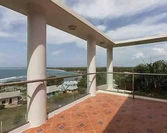 Para Sol Villa spacious w/ stunning Ocean View - Lambeau - Balcon